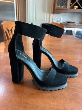 NWOT Black Heels. Size 8